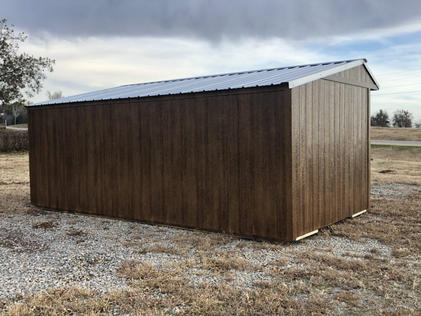 run-in sheds with tack room